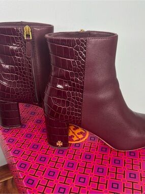 Tory Burch Brooke 70mm Croc Emboss Leather Booties Claret Burgundy 6M